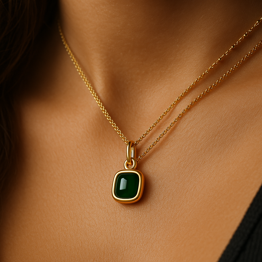 18Kt Emerald Glow Pendant