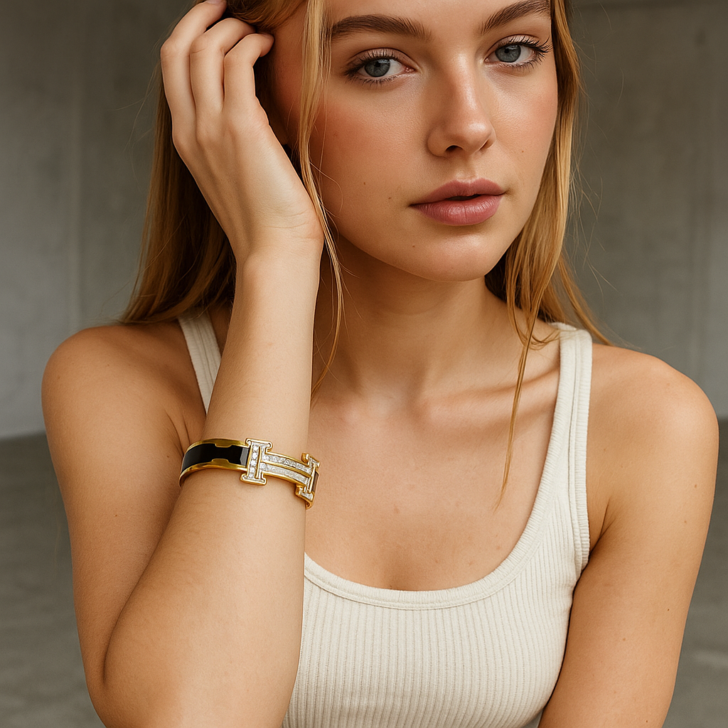 Woman wearing a 18K gold bracelet on a neutral background